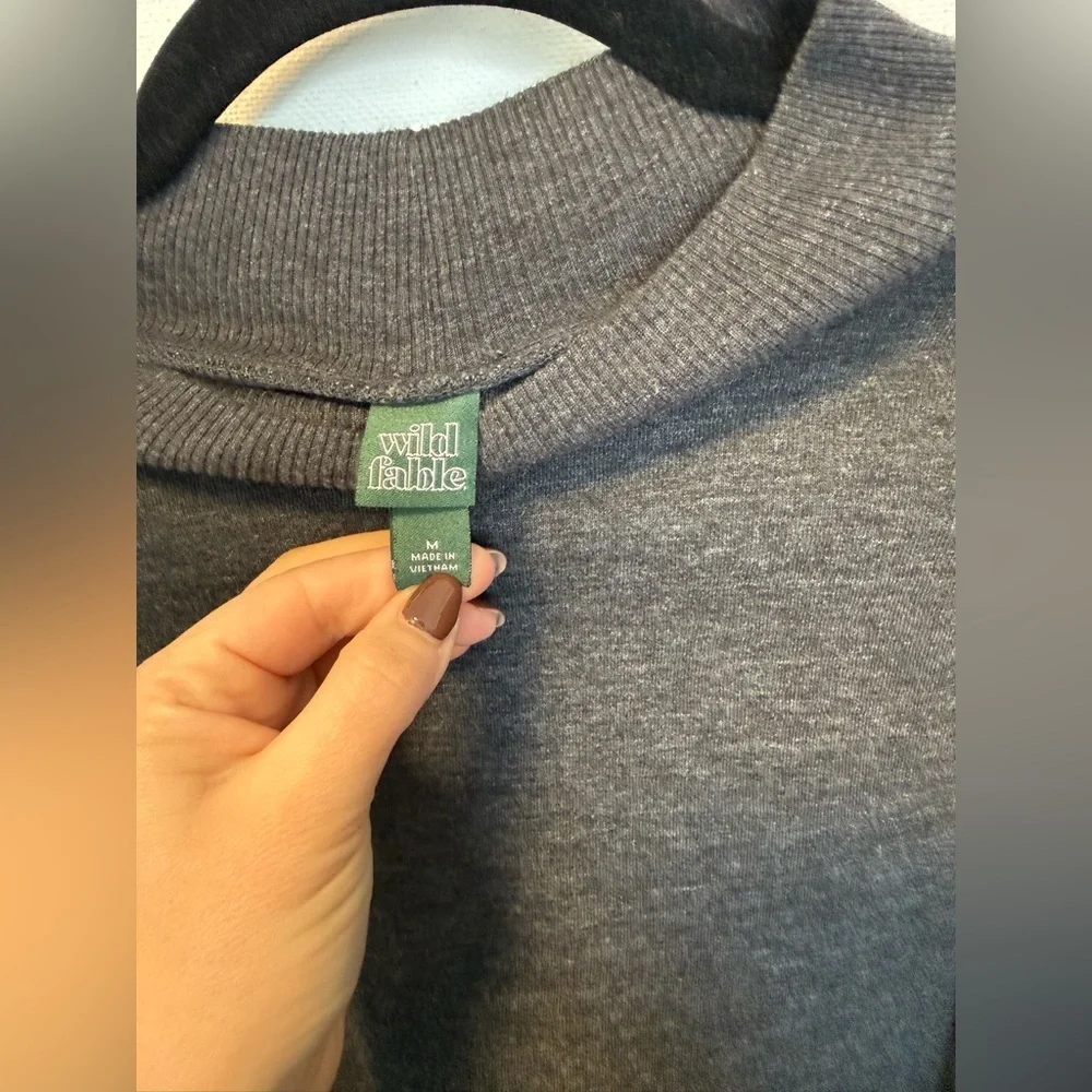 Wild Fable Gray Mockneck Cropped Sweatshirt - Picture 3 of 4